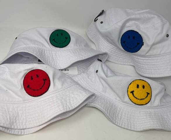 SIMPLE SMILE BUCKET HAT