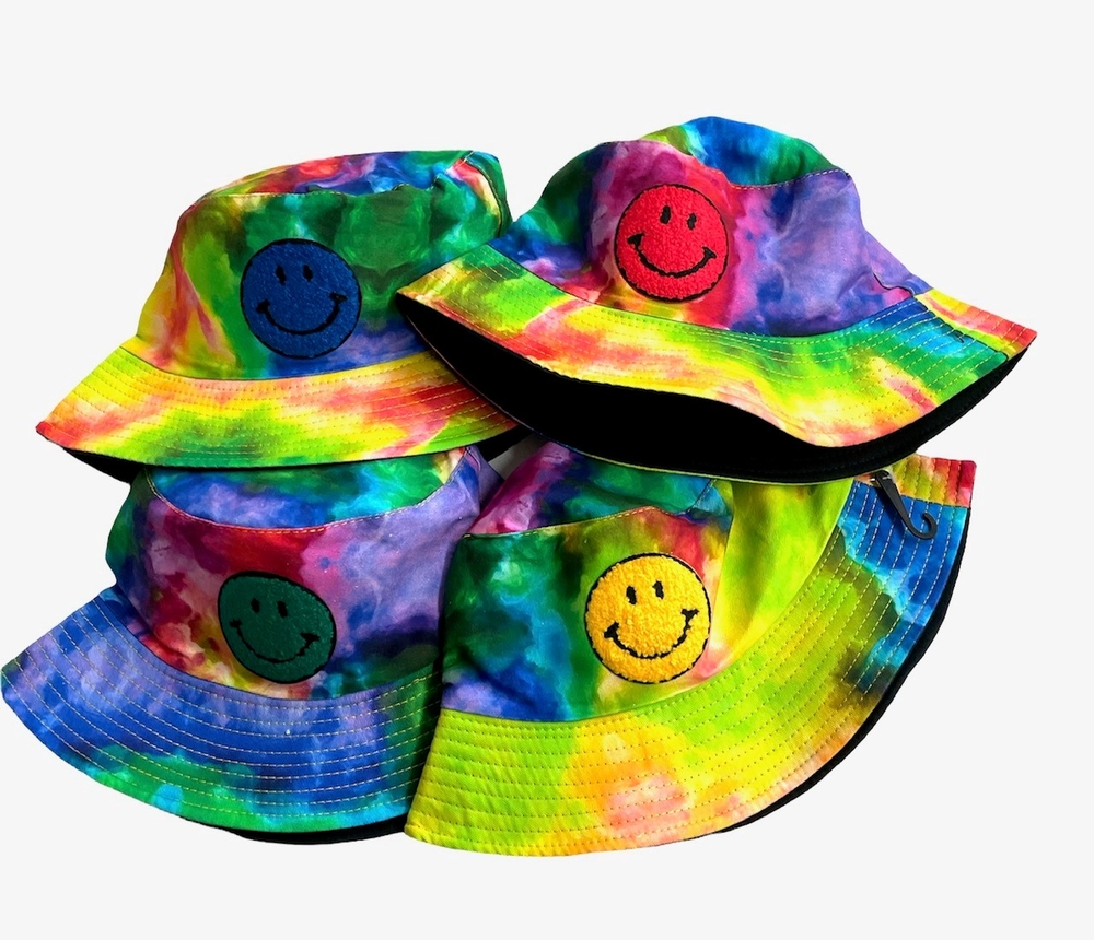 RAINBOW SMILE BUCKET HAT