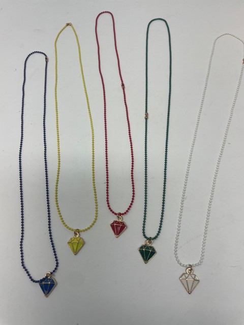 DIAMOND SHAPED NECKLACE