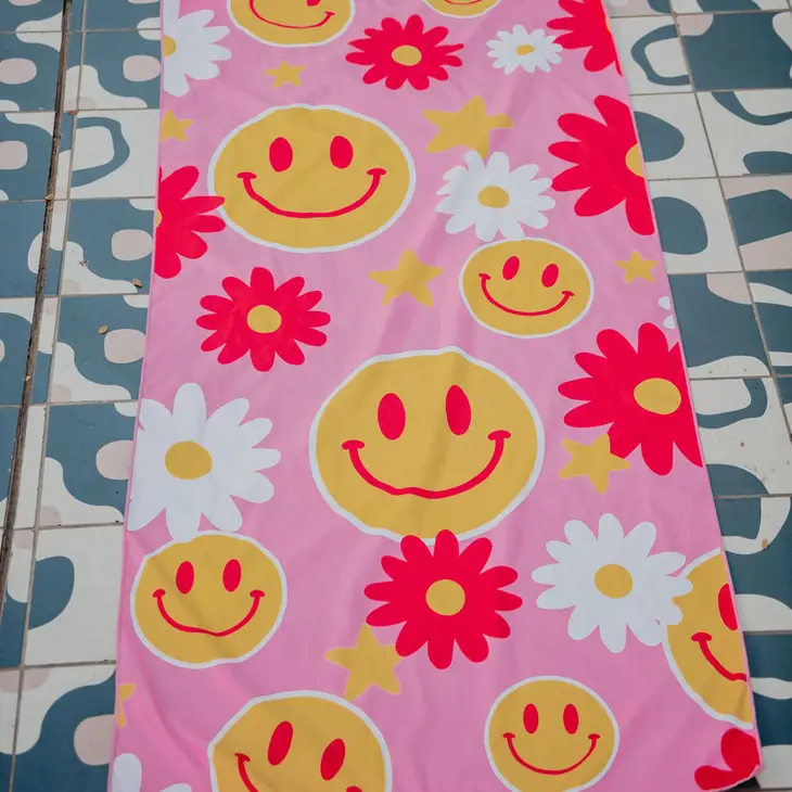 RED FLOWER HAPPY FACE TOWEL
