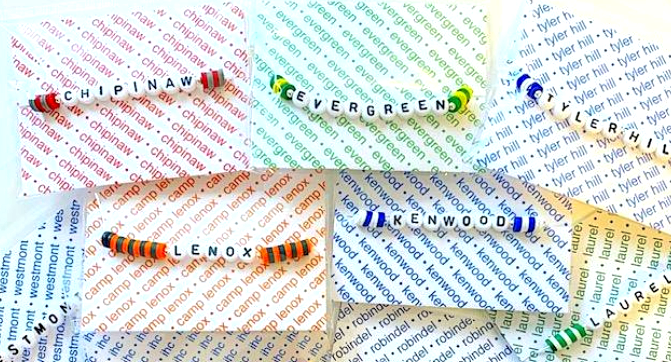 CAMP BEADED BRACELET WITH CAMP COLORS
