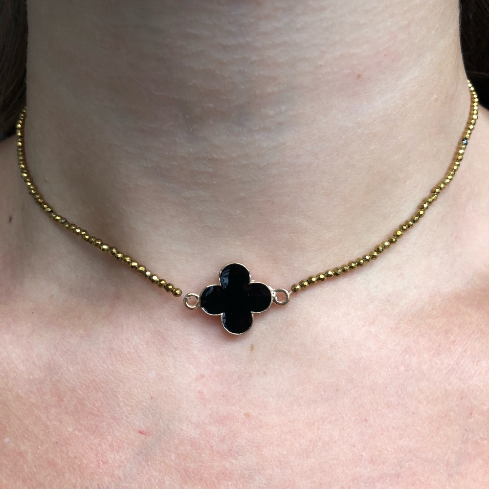 BEADED CLOVER FASHION CHOKERS    (COLOR WAR)